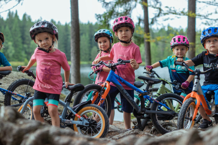 Kids - Das Kernsortiment im Bereich Kinder- und Jugendräder, besteht aus den Marken PUKY, CUBE und TREK. Electra füllt auch hier die Lücke der extravaganten Räder.